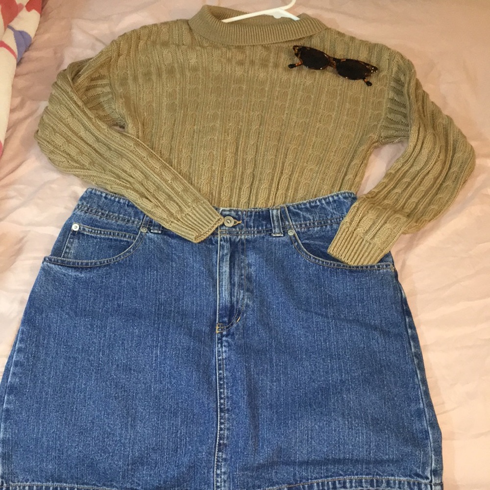 Very cute jean skirt 🖤